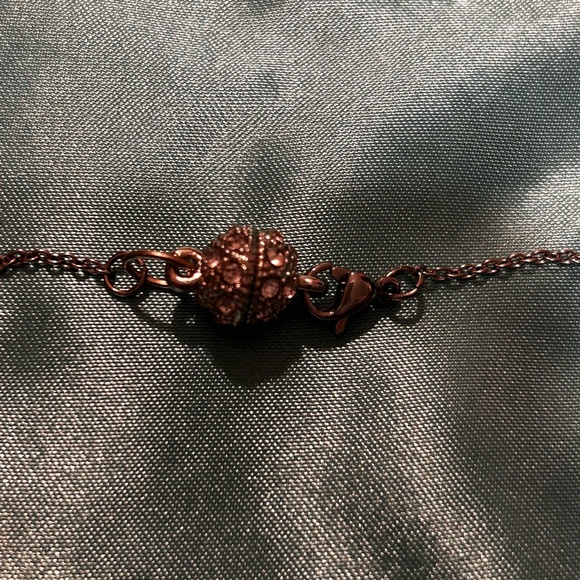 Swarovski neckless 21 inch. New with tag.  Magnetic clasp. Very feminine. - Picture 3 of 9